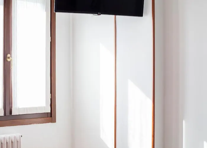 Cozy Design House - 15 Minutes From Navigli-humanitas Mediolan