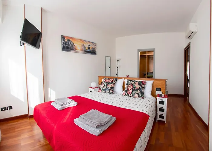 Cozy Design House - 15 Minutes From Navigli-humanitas Apartament